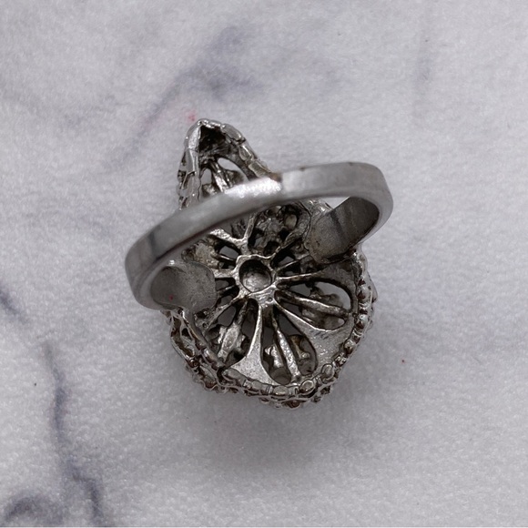 Silver Tone Ring *Missing Rhinestone” Marked “Sarah 14 KT HGE” - Picture 4 of 6